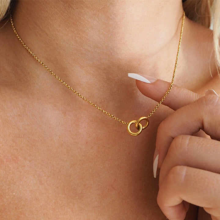 Interlocking Circles Pendant Necklace